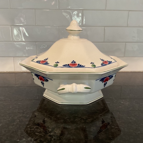 8 1/2" Round Covered Vegetable Bowl - Picture 3 of 10